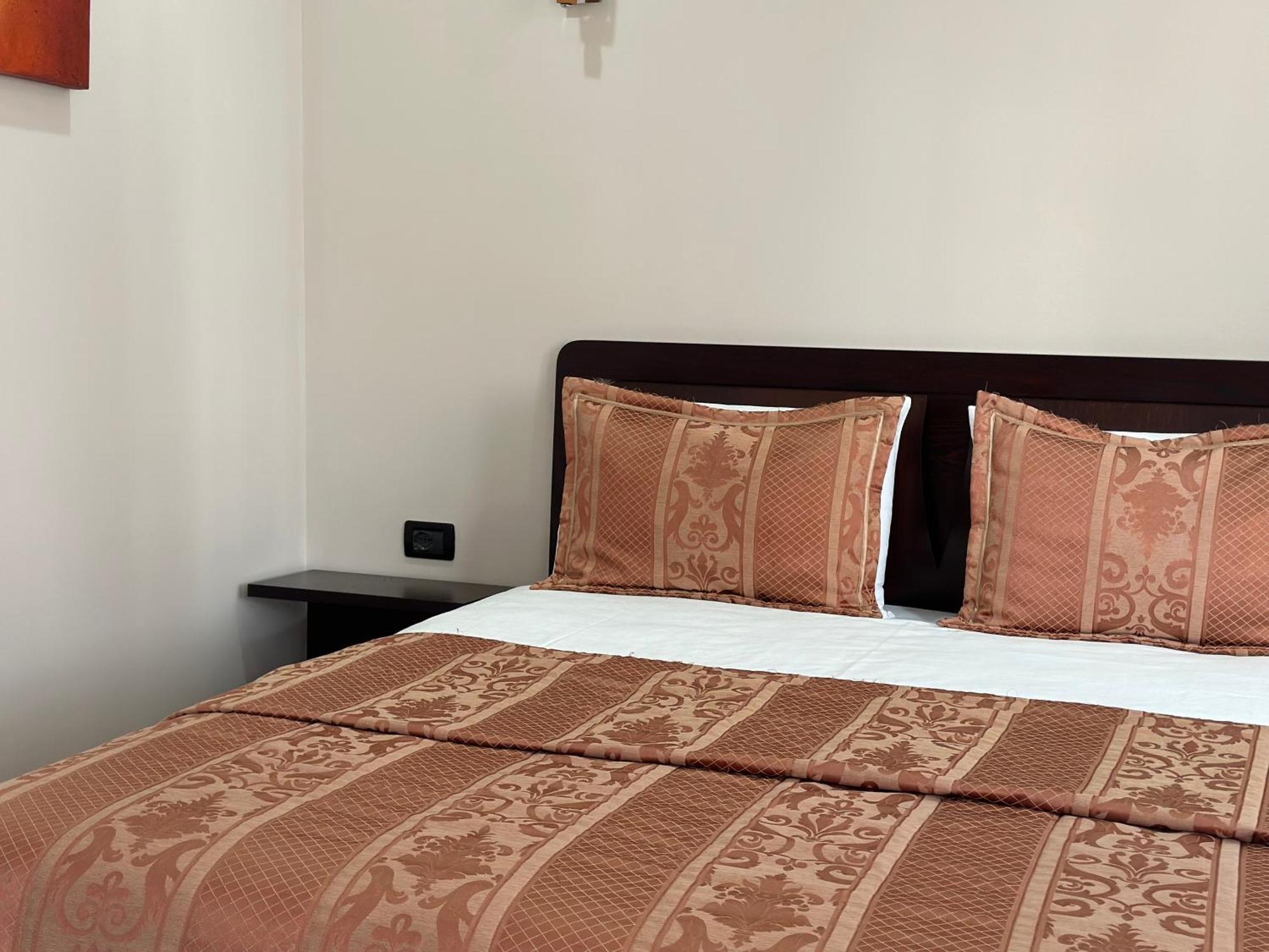Rritja E Koranit Hotell Tushemisht Eksteriør bilde